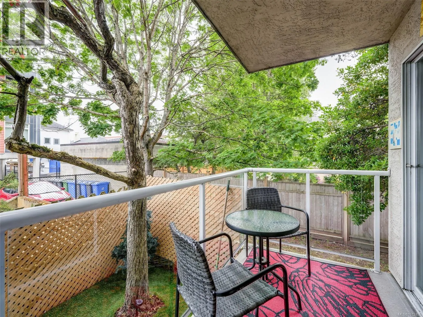 104 1039 Caledonia Ave