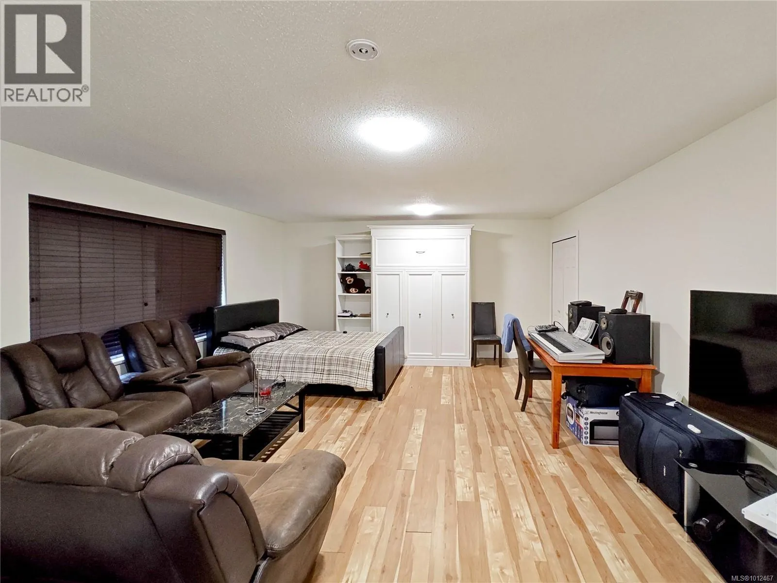 898 Cecil Blogg Dr