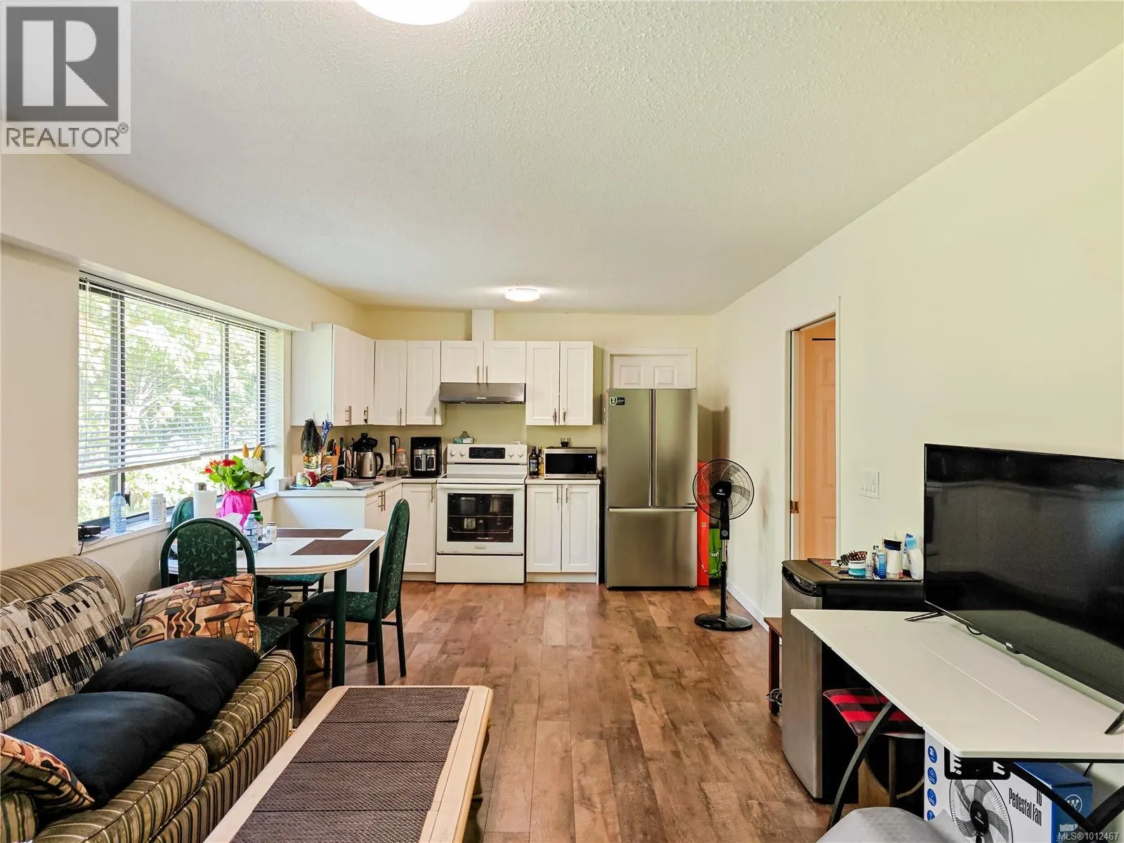 898 Cecil Blogg Dr