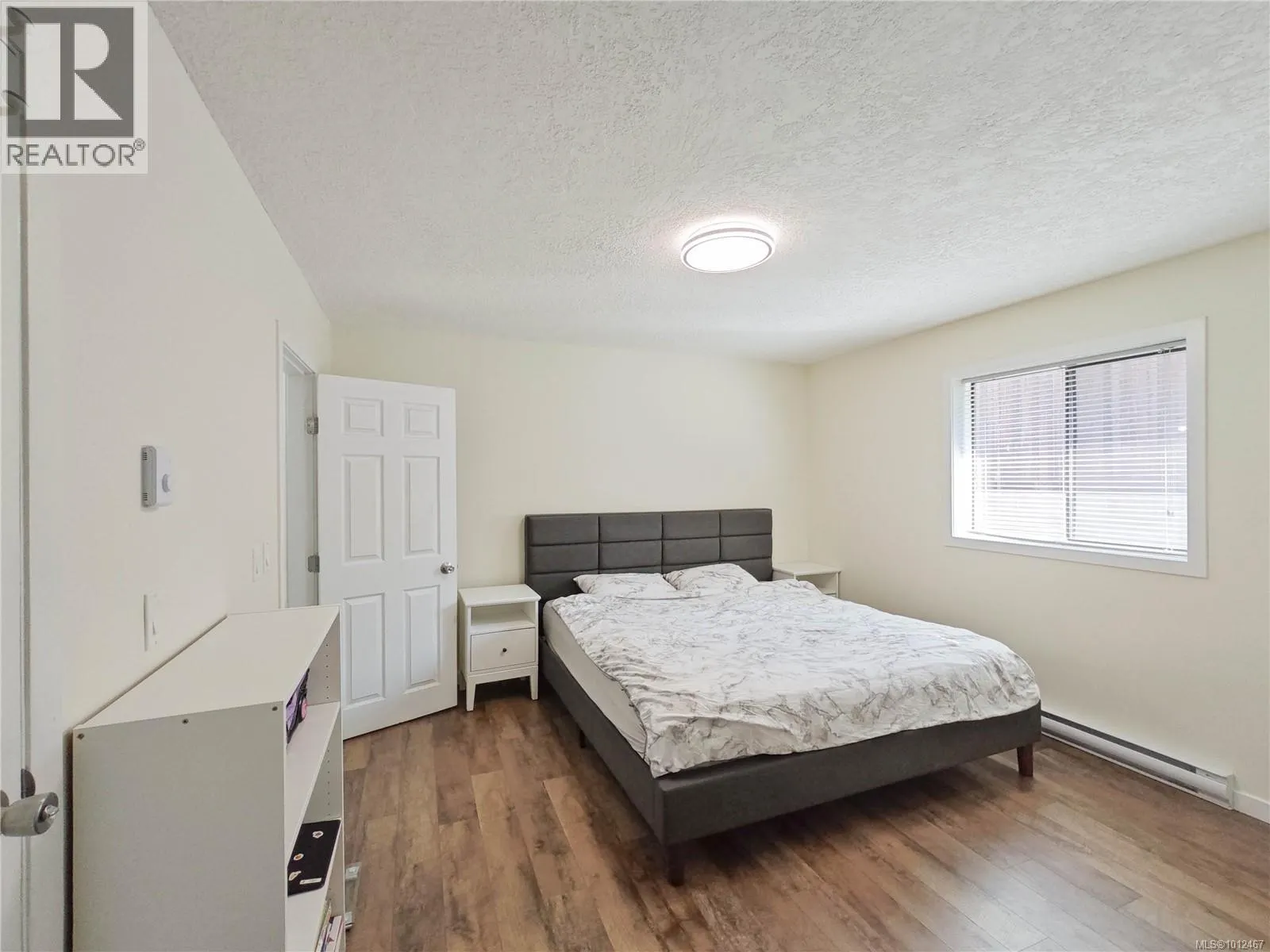 898 Cecil Blogg Dr