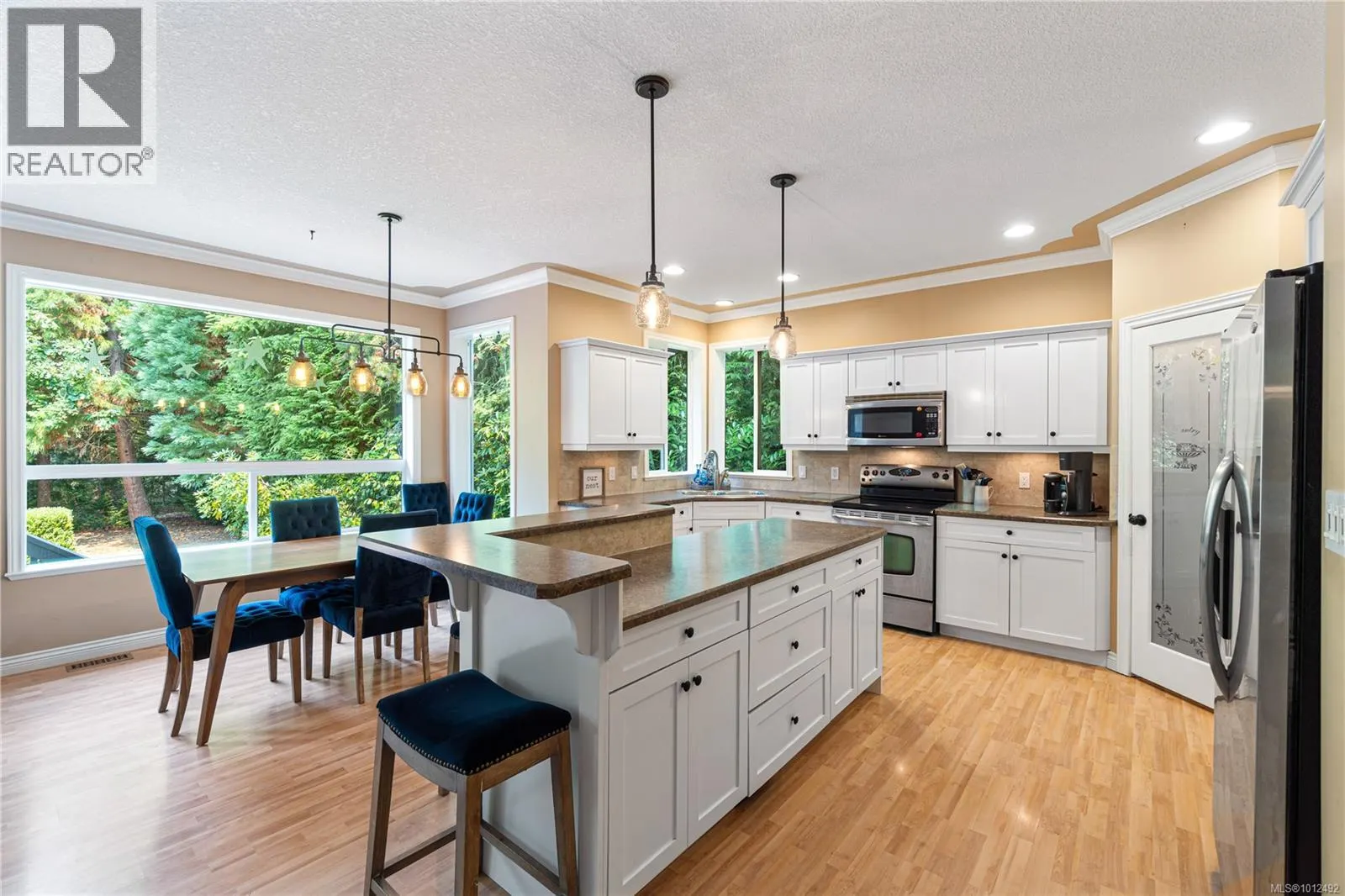2246 Neil Dr