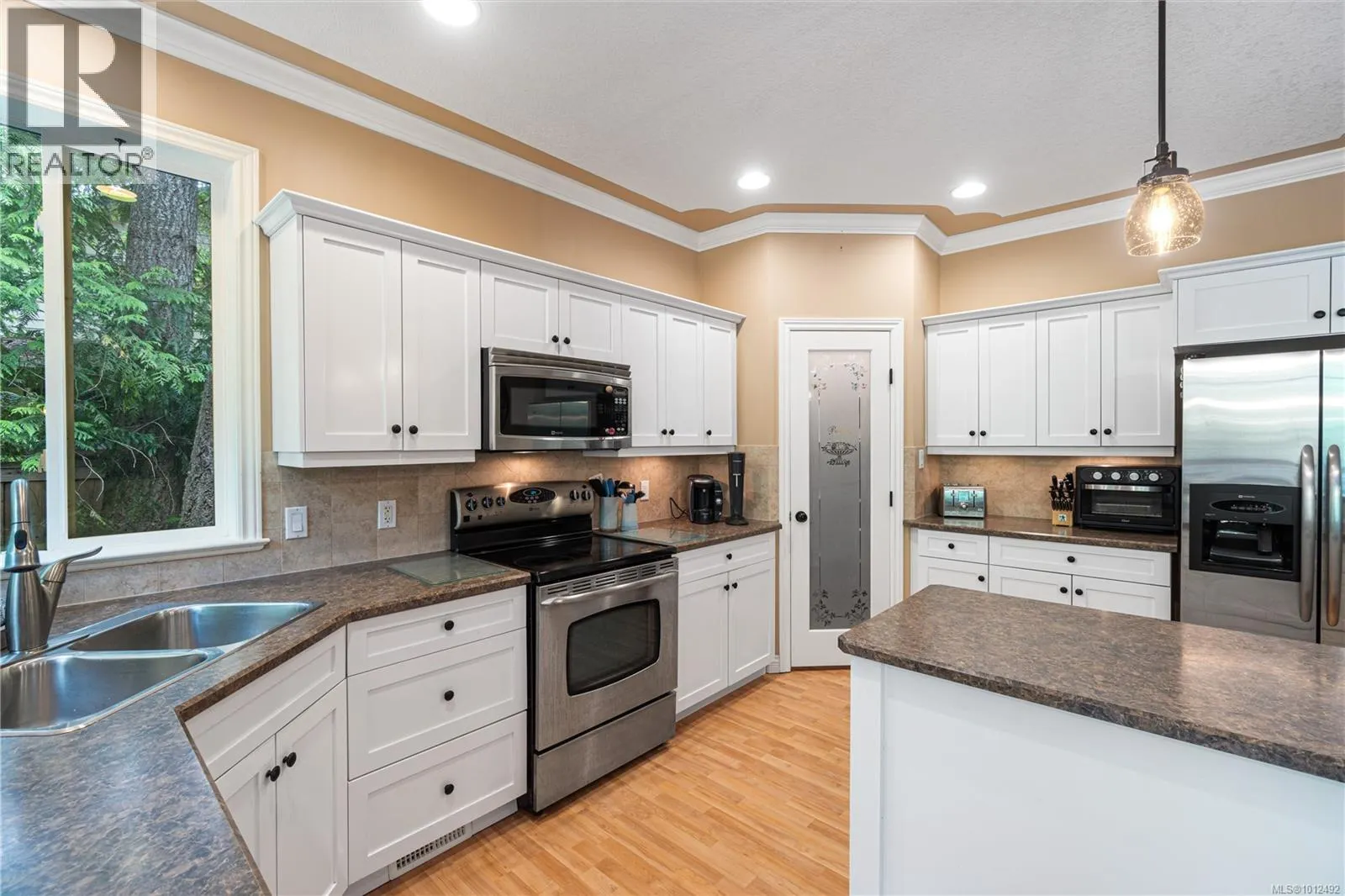 2246 Neil Dr