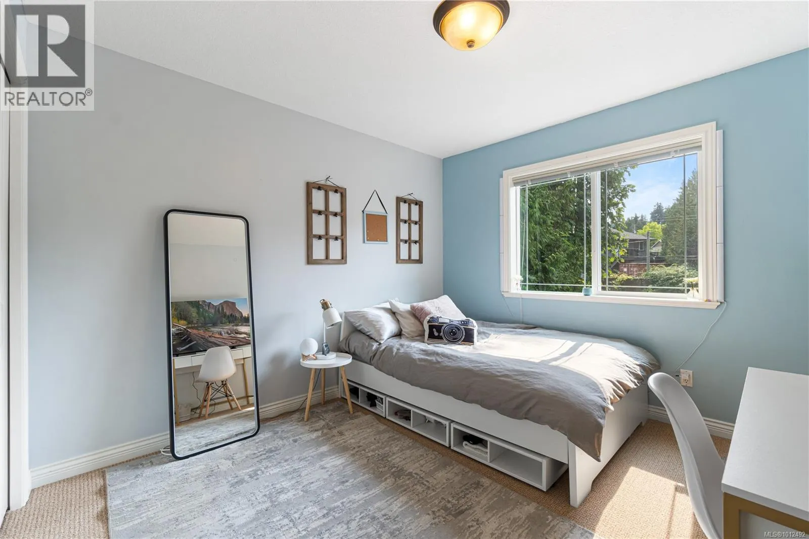 2246 Neil Dr