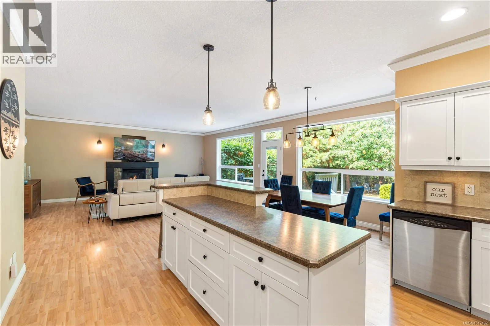2246 Neil Dr