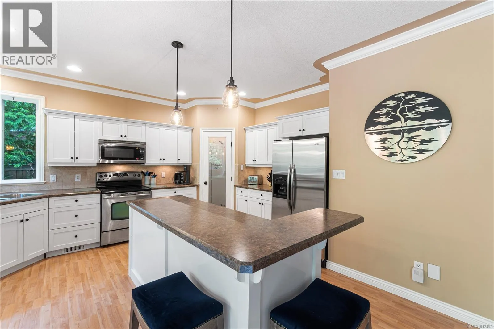 2246 Neil Dr