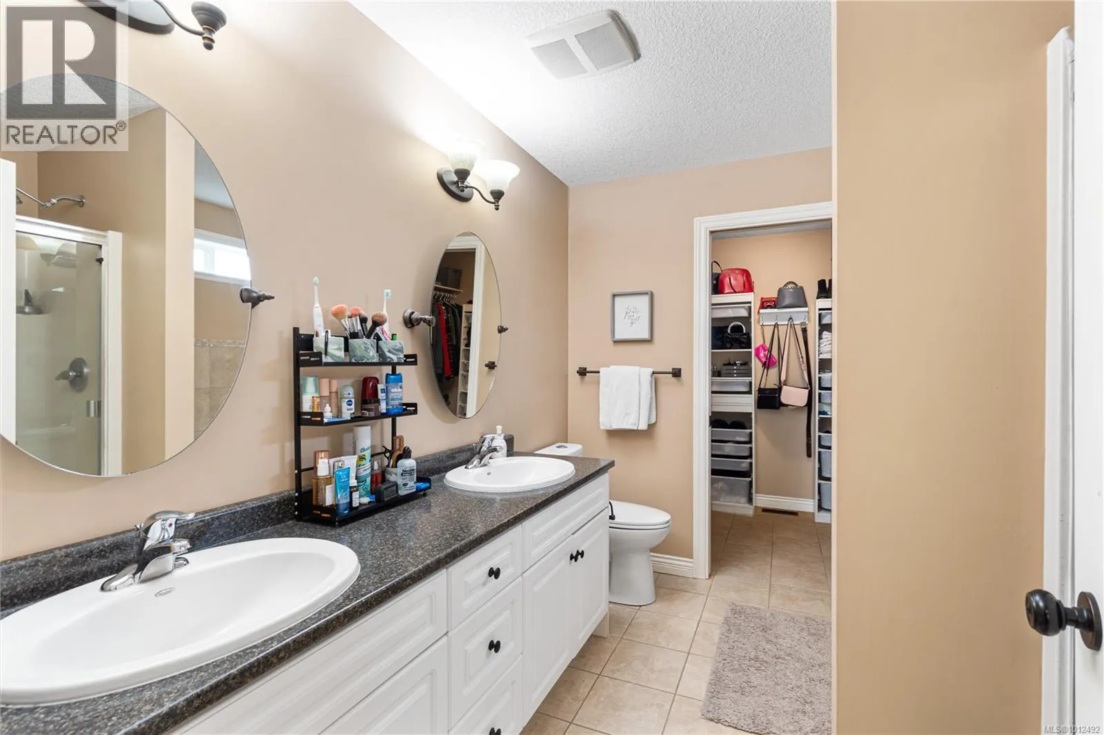 2246 Neil Dr