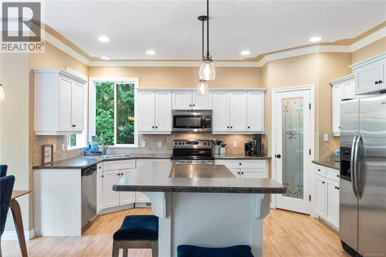 2246 Neil Dr