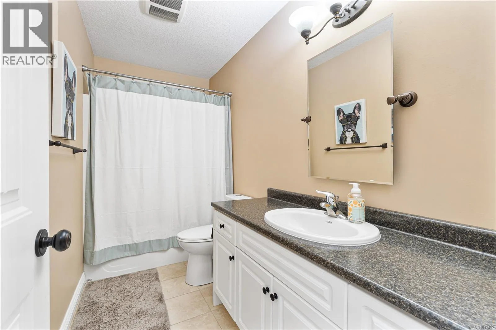 2246 Neil Dr