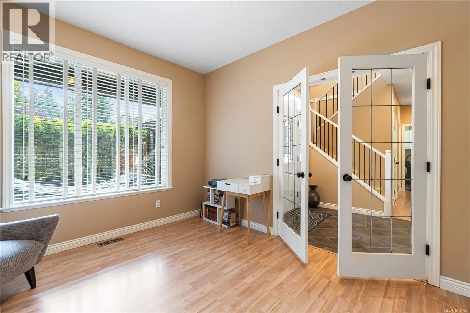 2246 Neil Dr
