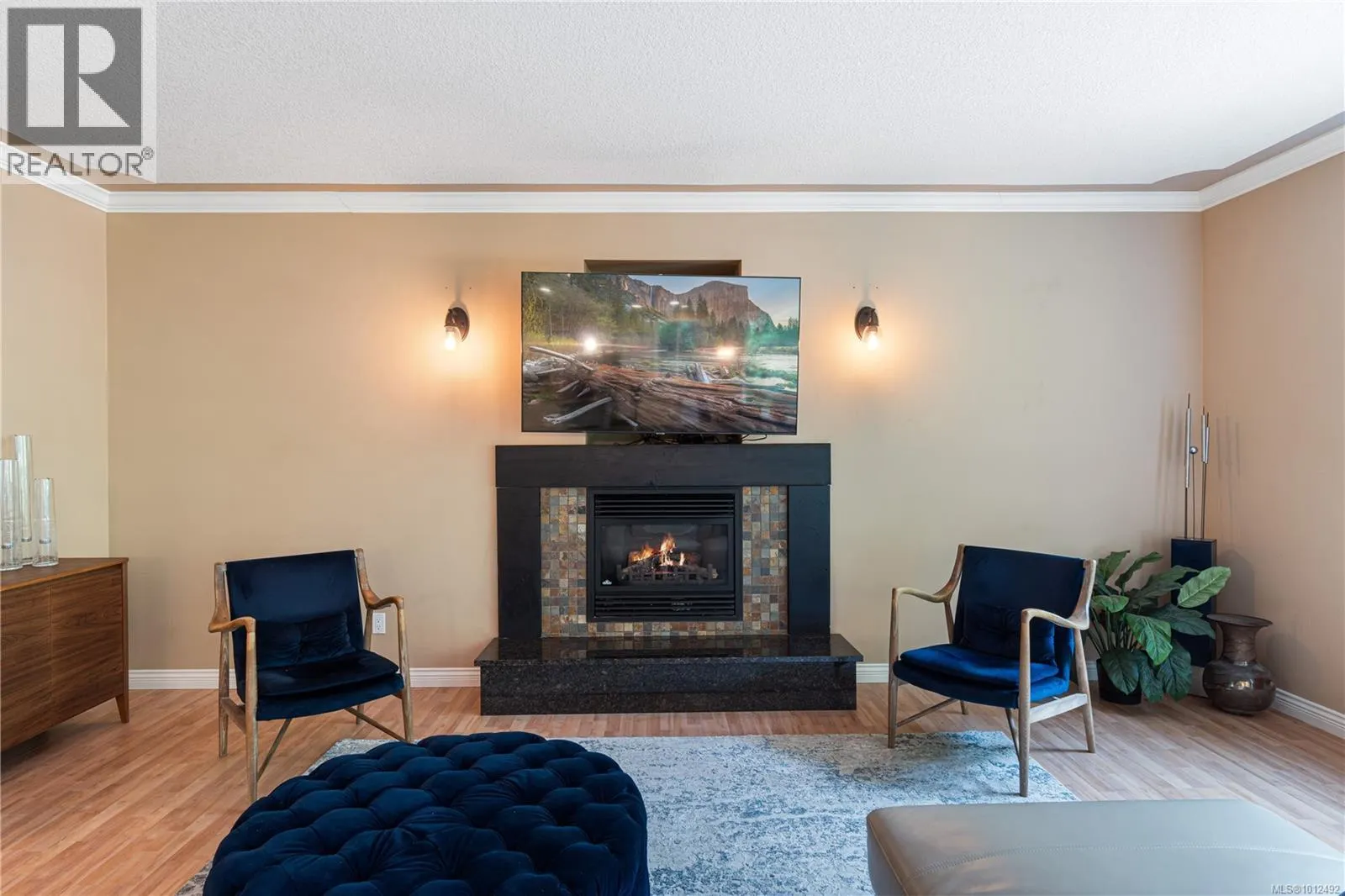2246 Neil Dr
