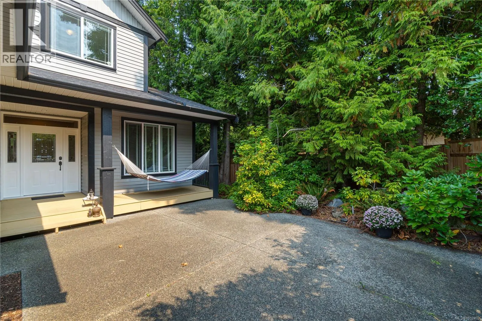 2246 Neil Dr