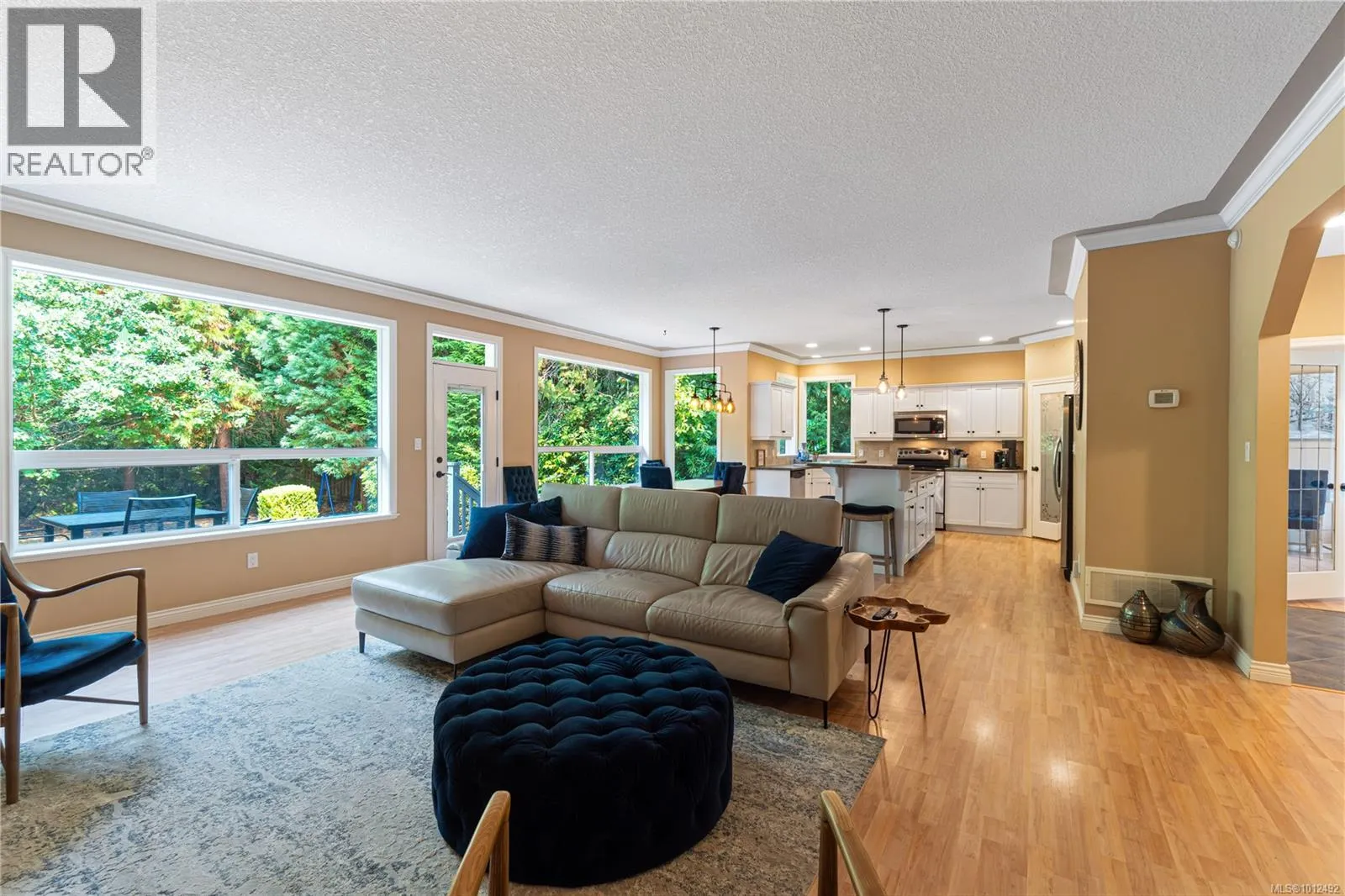 2246 Neil Dr