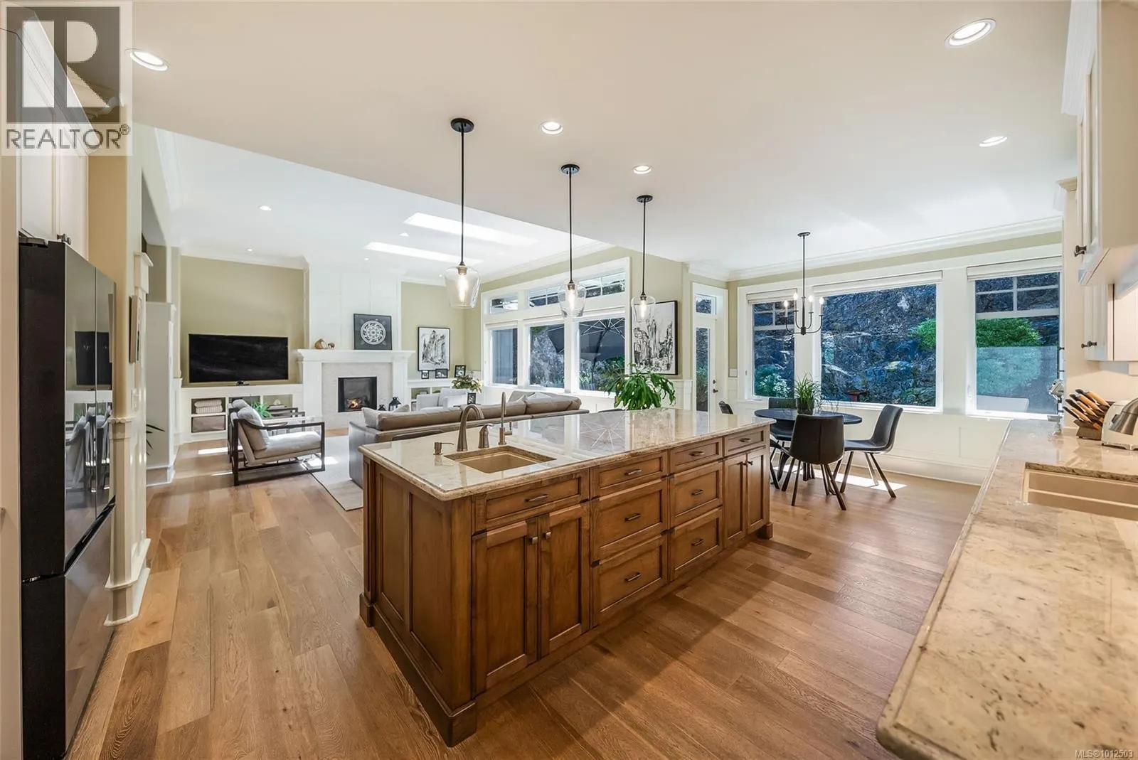 2328 Evanshire Cres