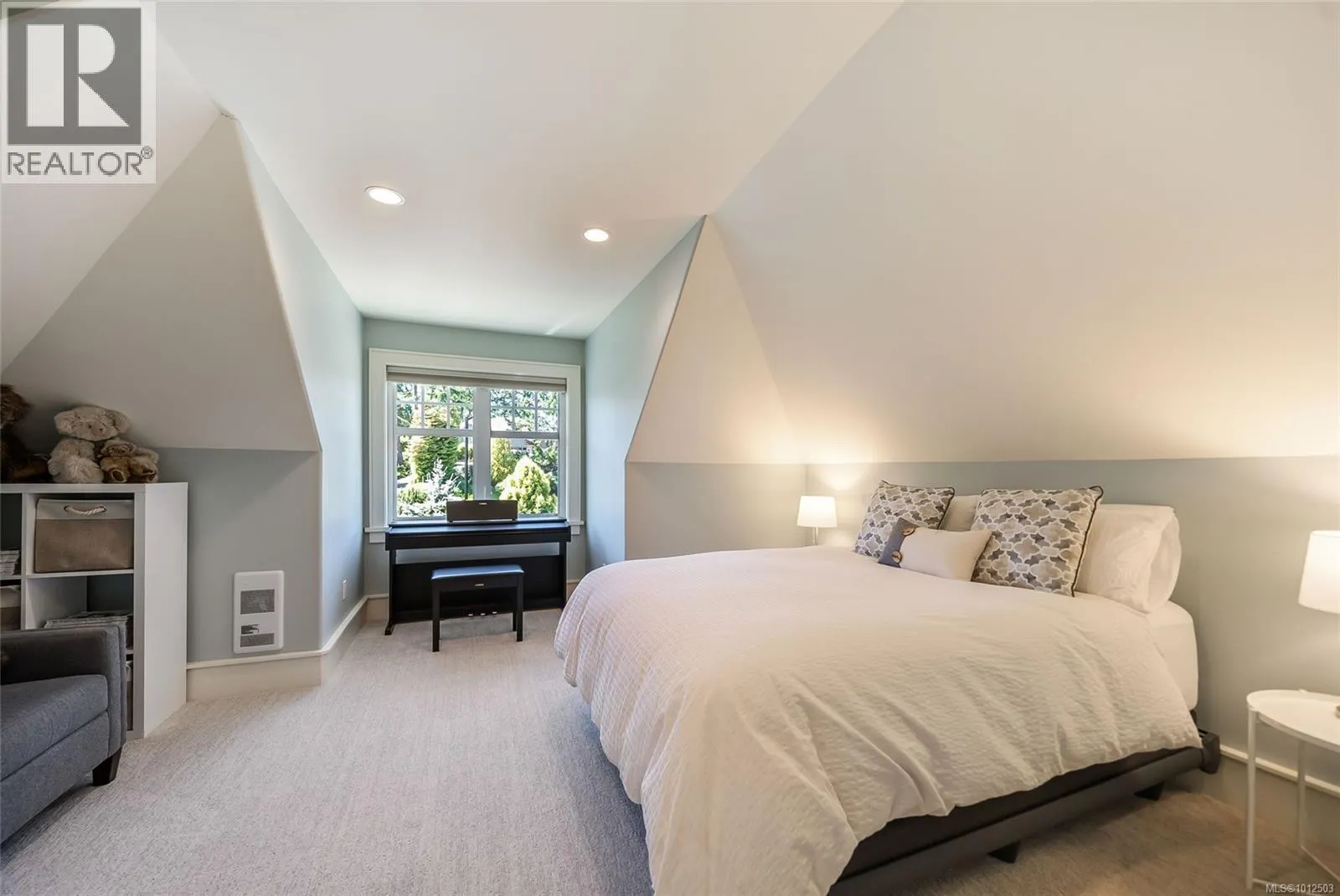 2328 Evanshire Cres