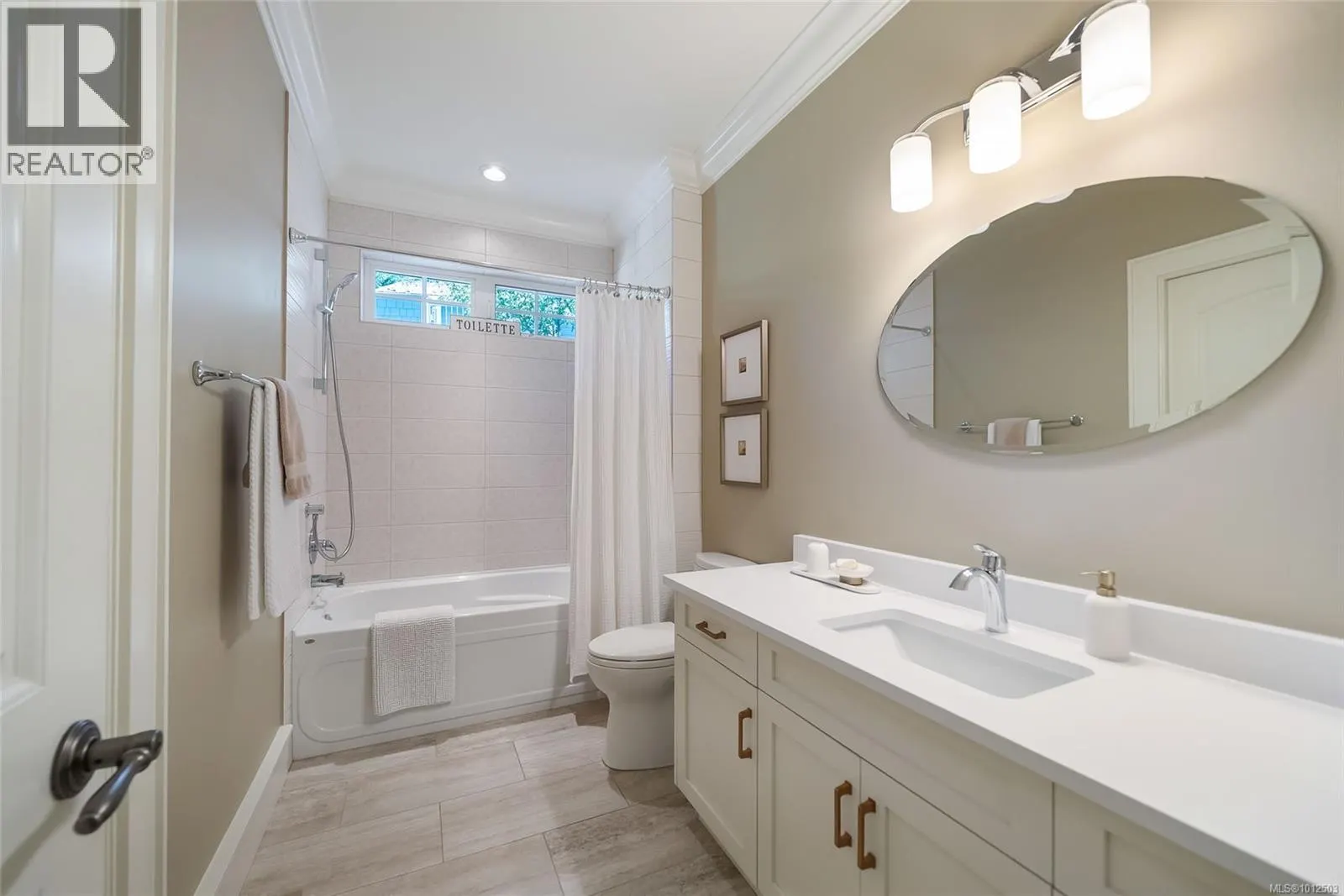 2328 Evanshire Cres