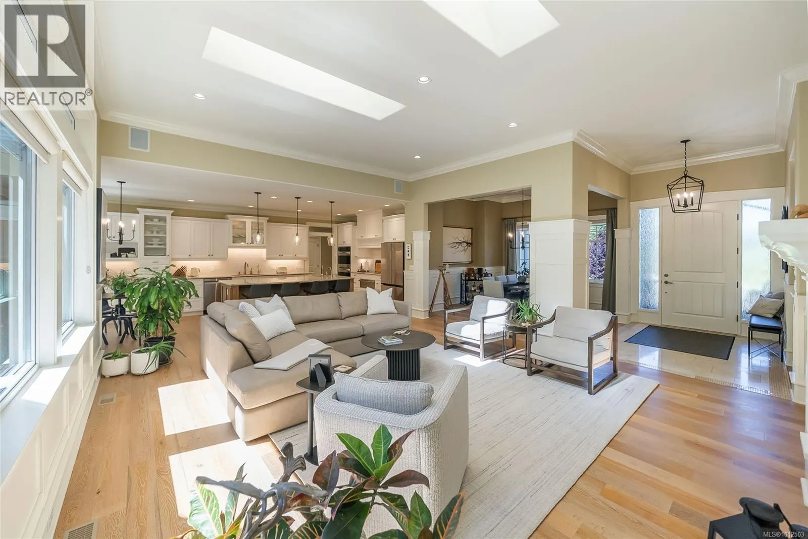 2328 Evanshire Cres
