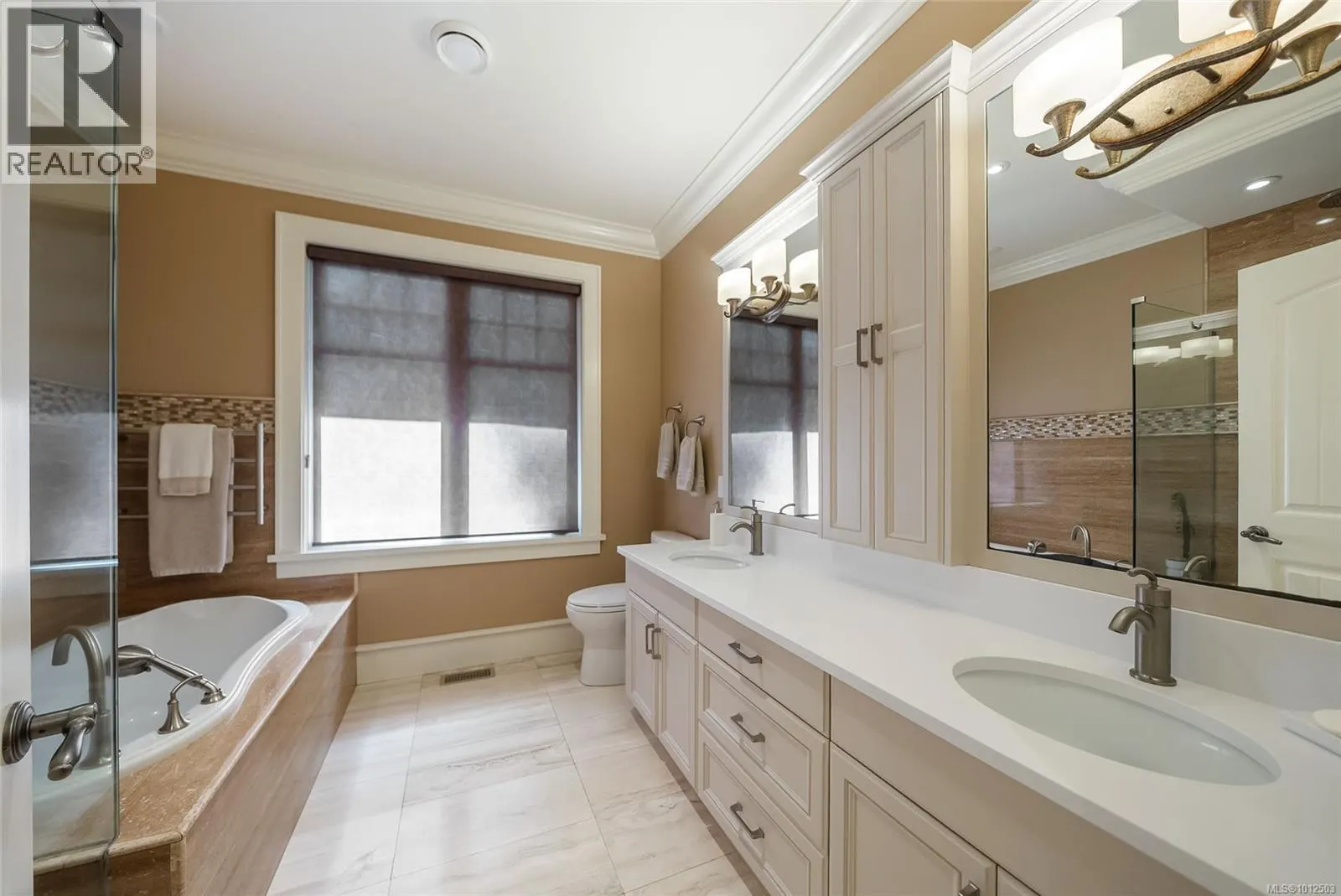2328 Evanshire Cres