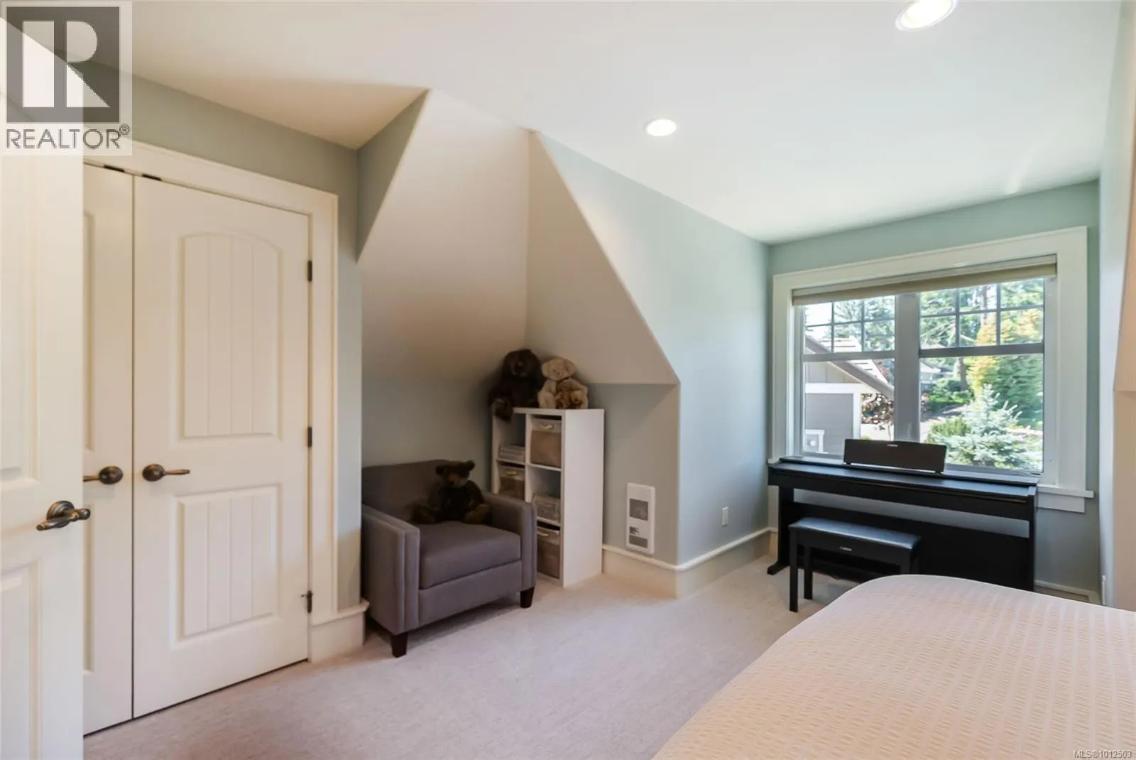 2328 Evanshire Cres