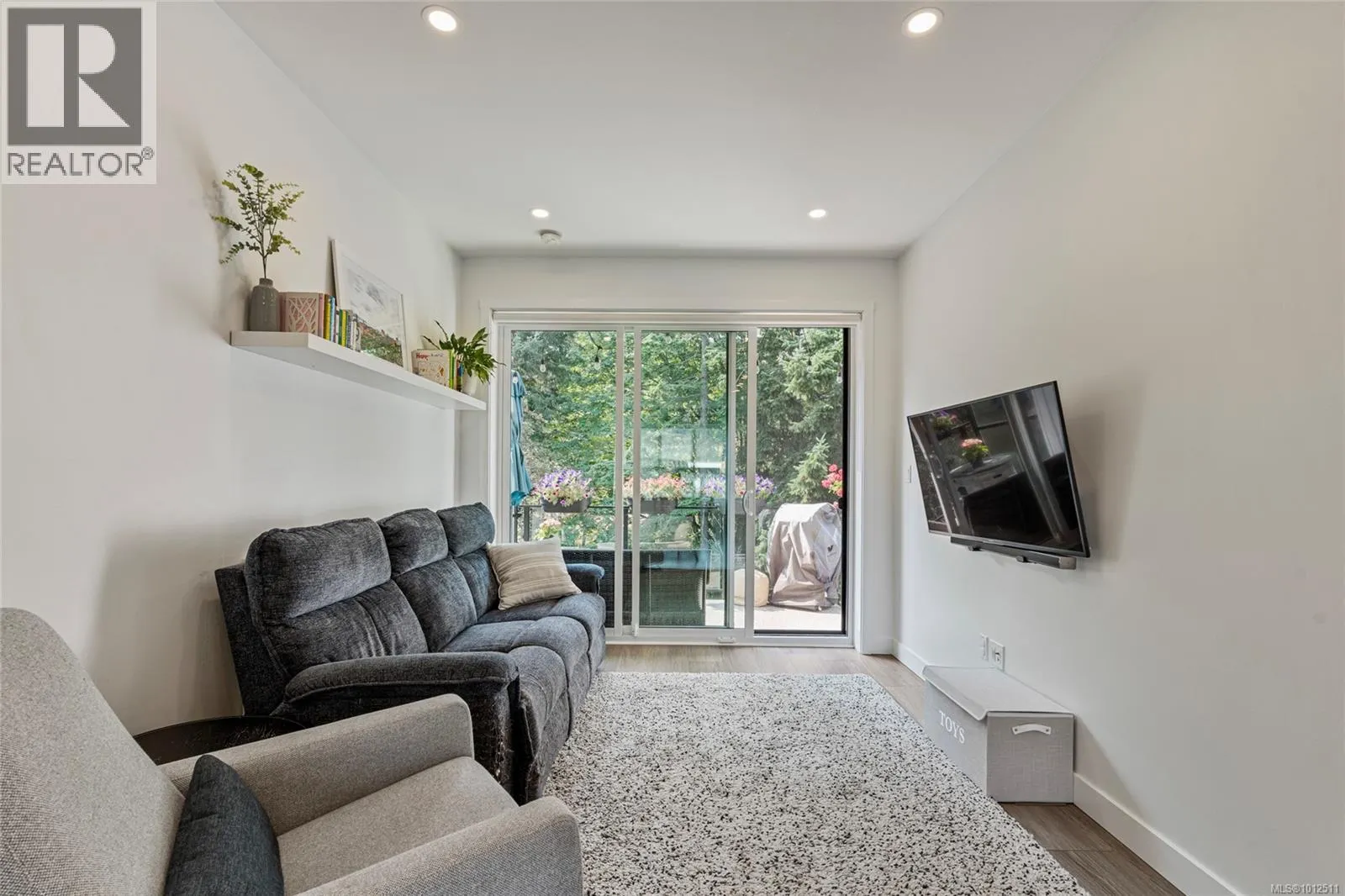 1127 Pullman Close