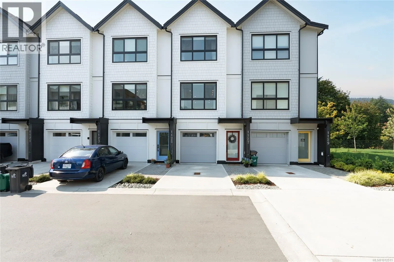 1127 Pullman Close