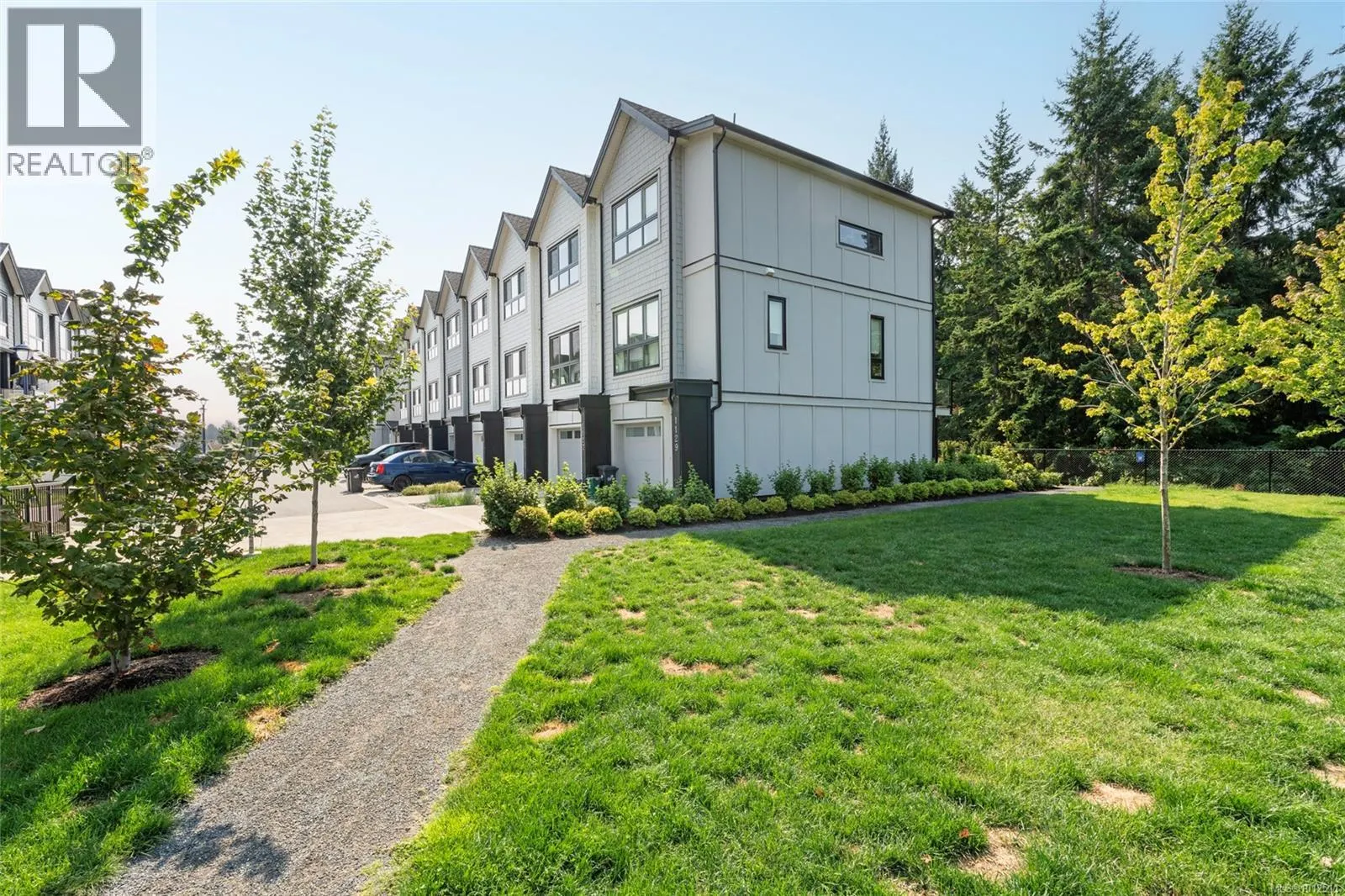 1127 Pullman Close