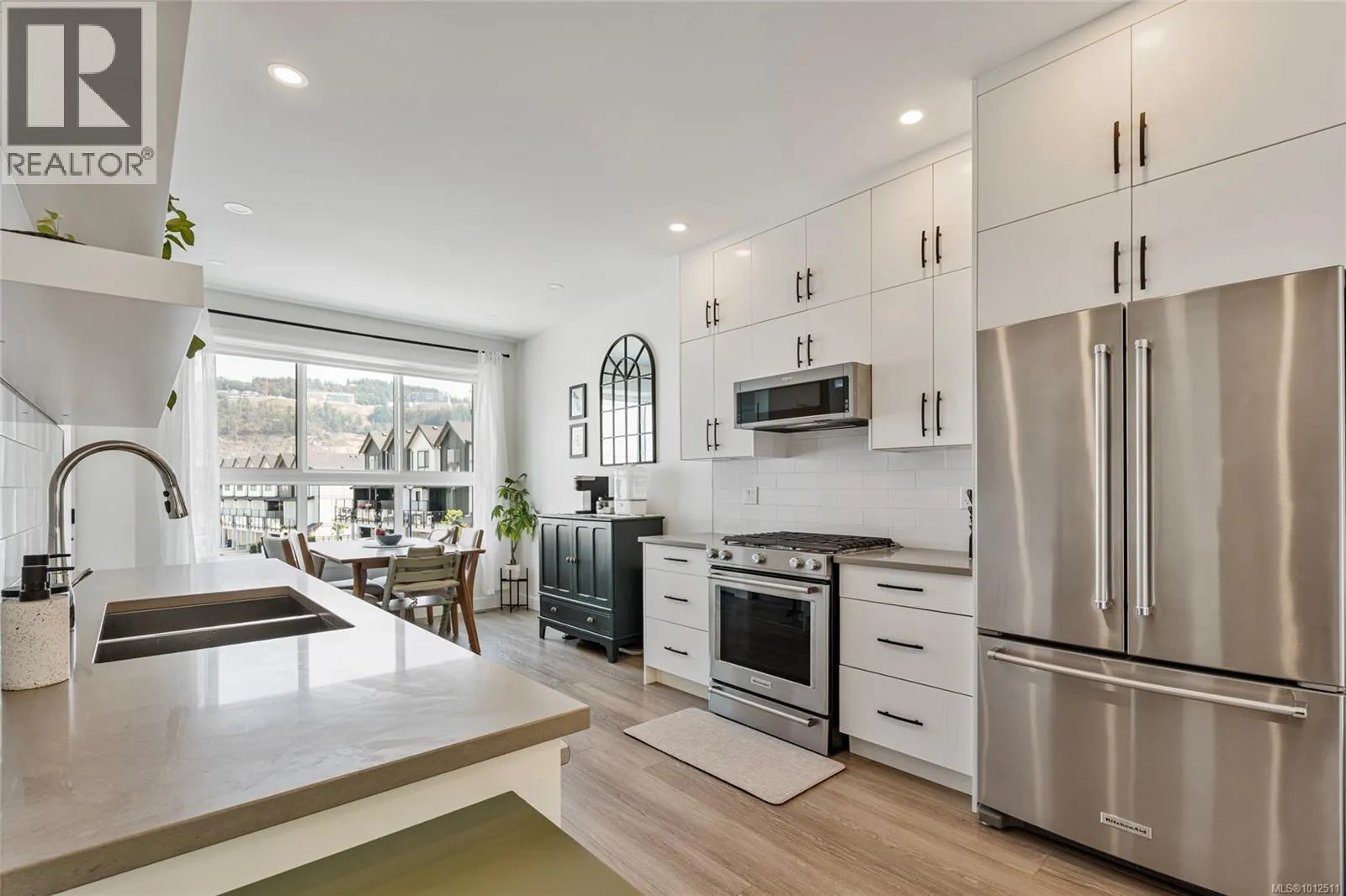 1127 Pullman Close