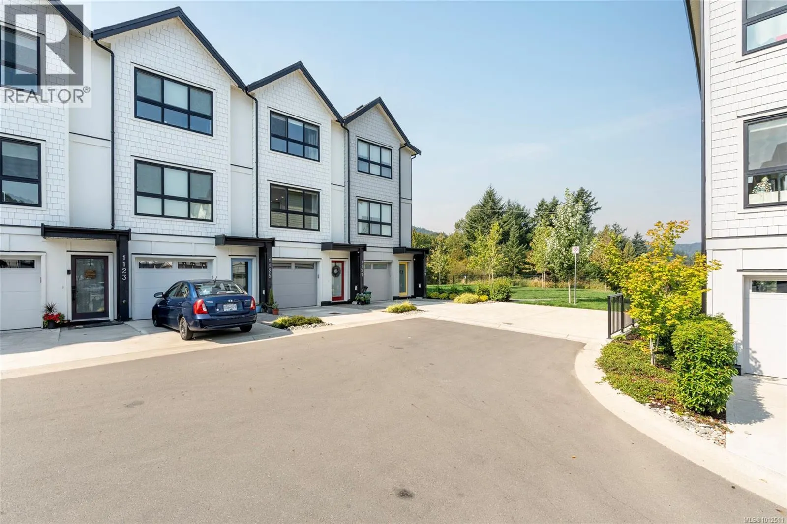 1127 Pullman Close