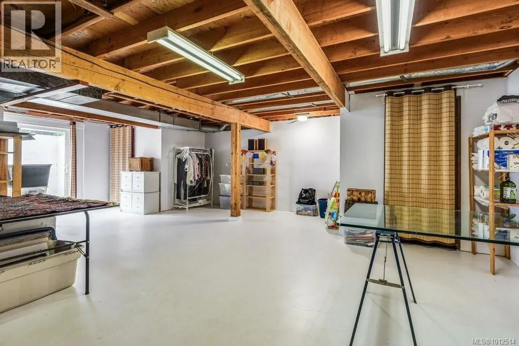 3945 Marine Dr