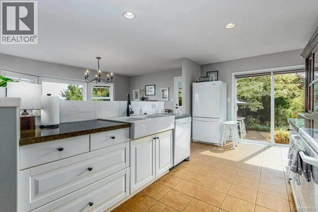 3945 Marine Dr