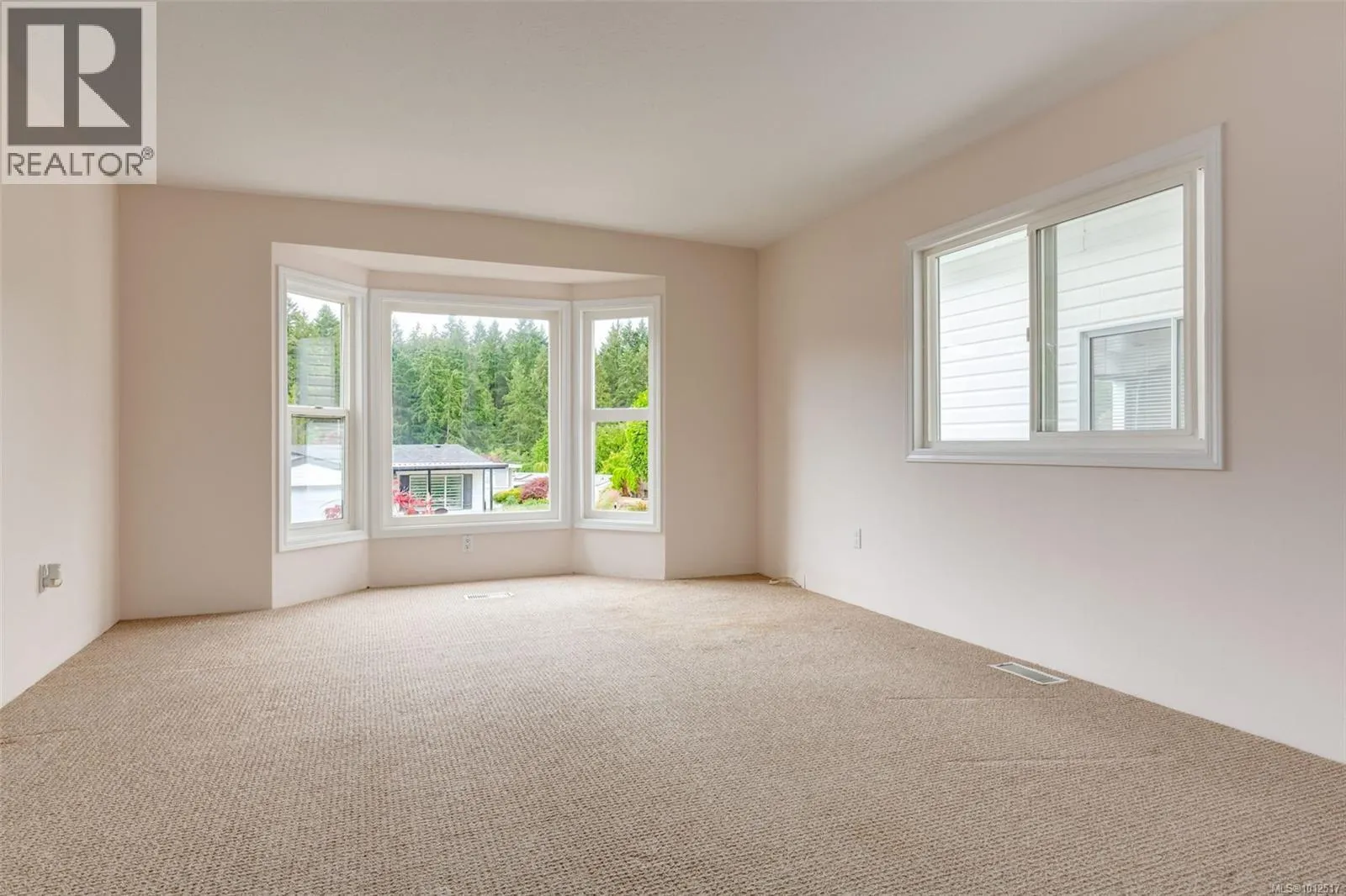 1011 Collier Cres