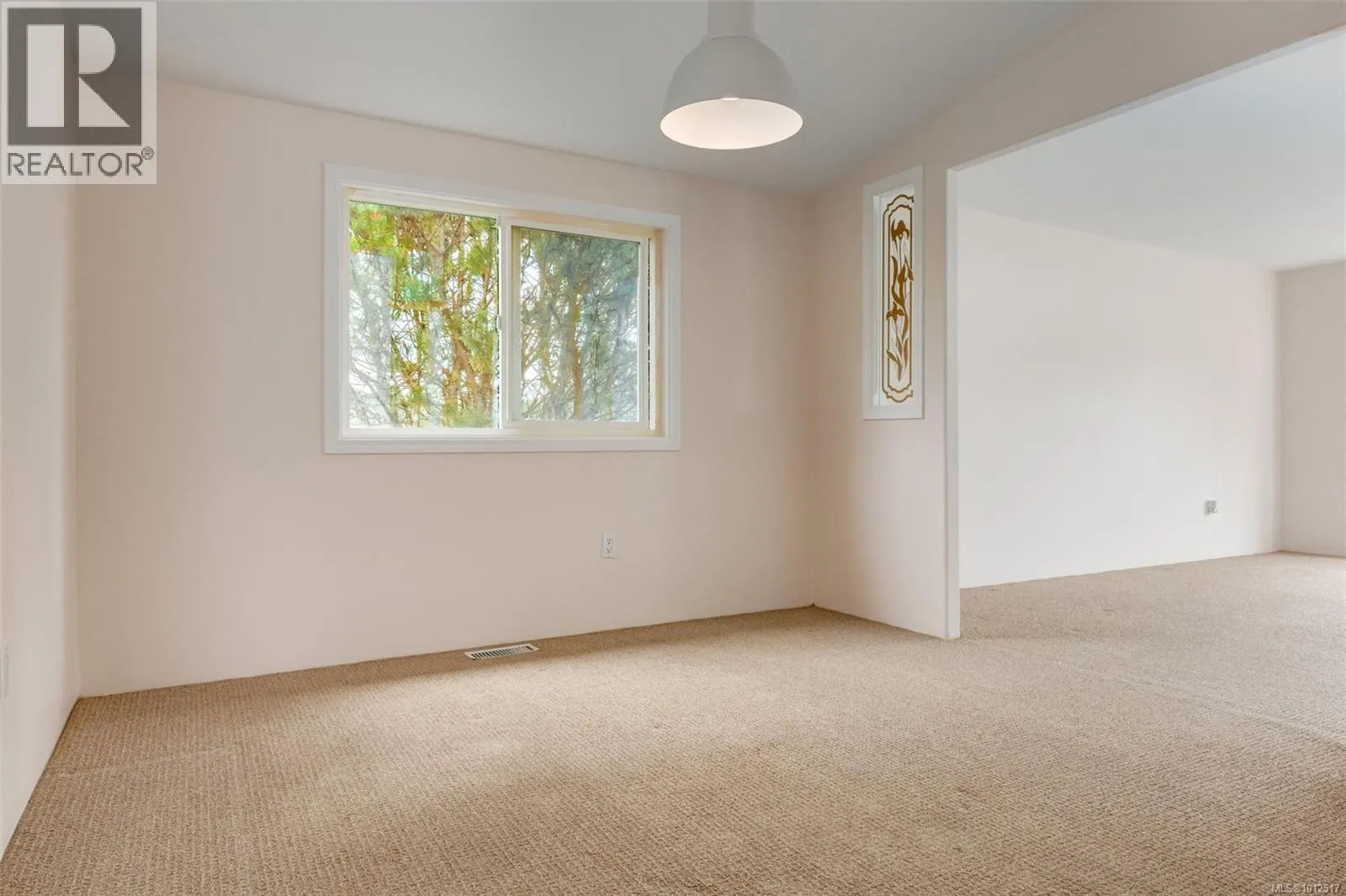 1011 Collier Cres