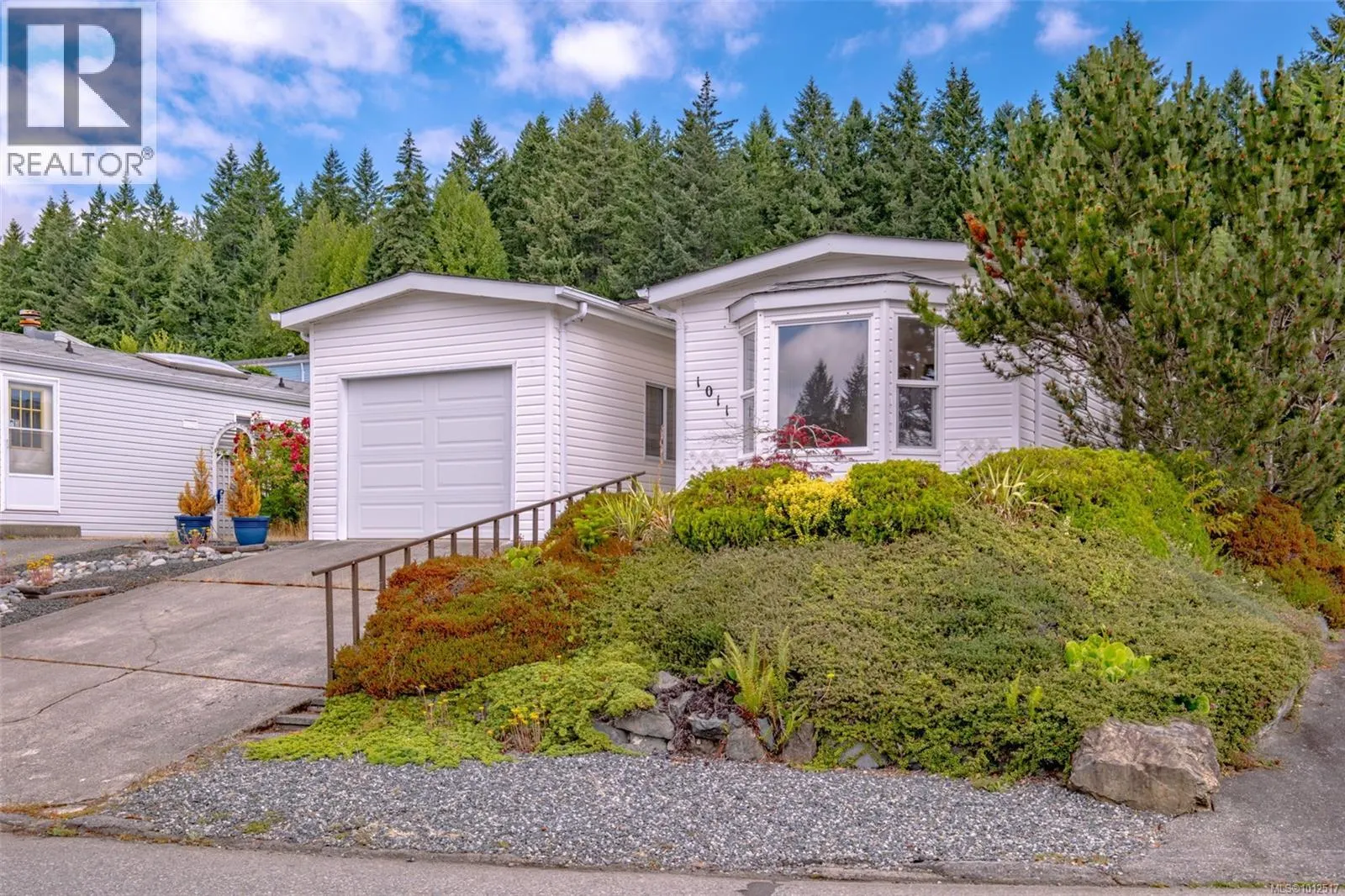1011 Collier Cres