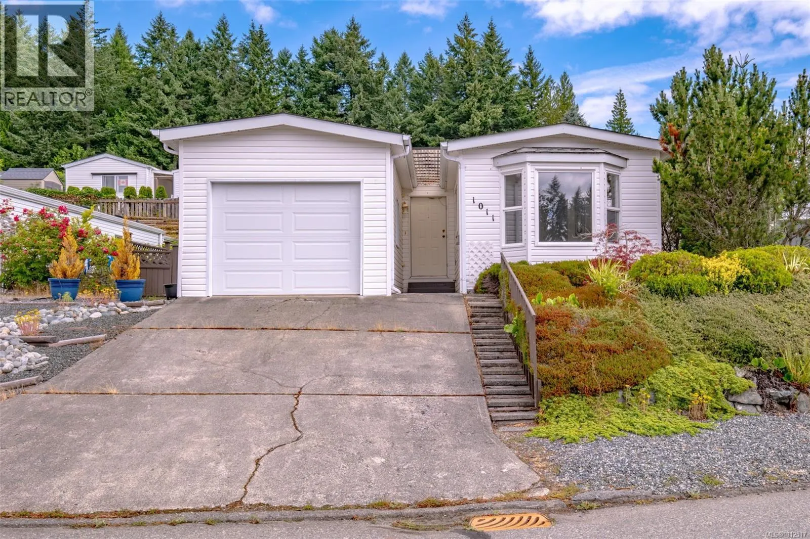 1011 Collier Cres