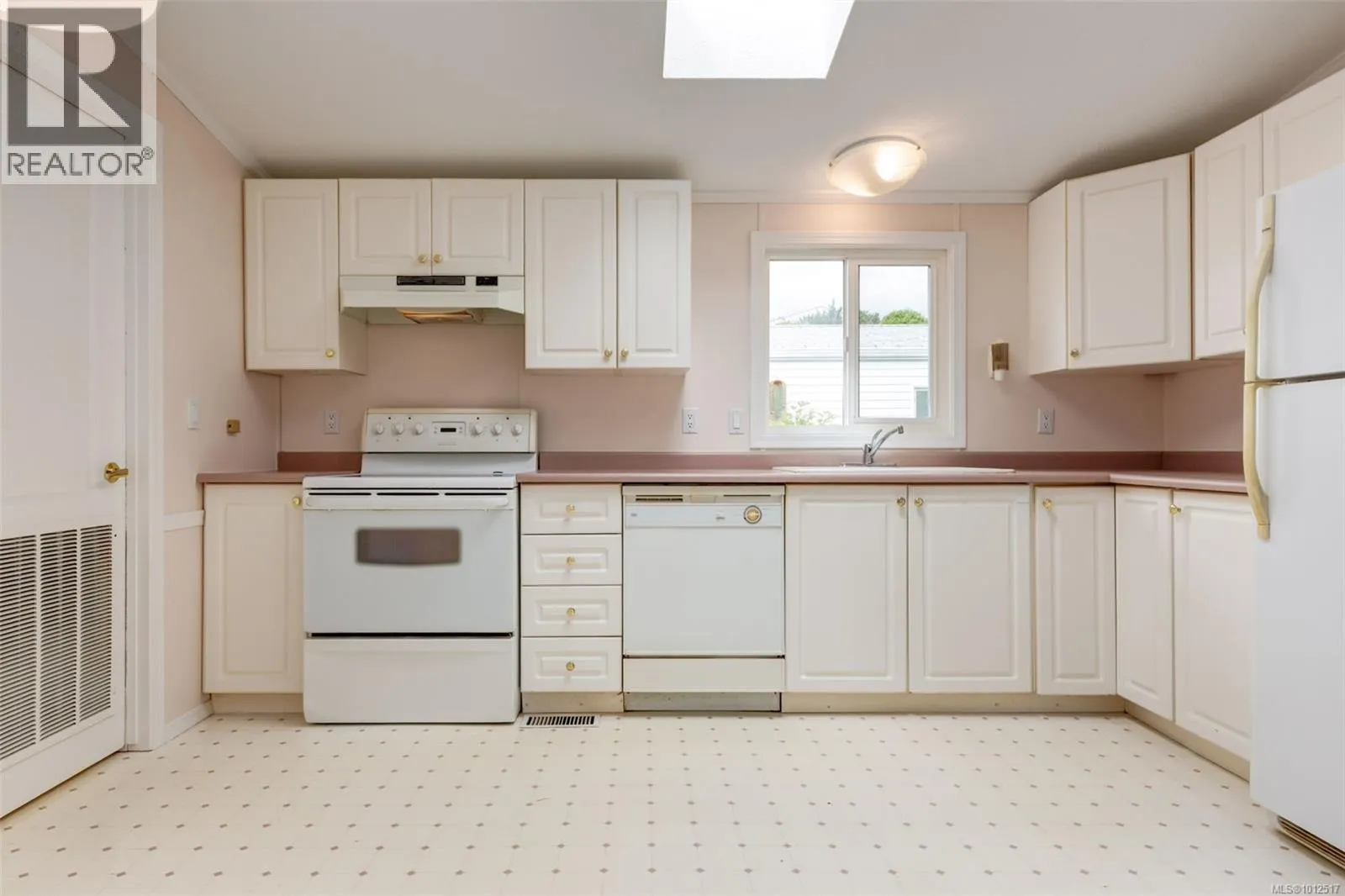 1011 Collier Cres