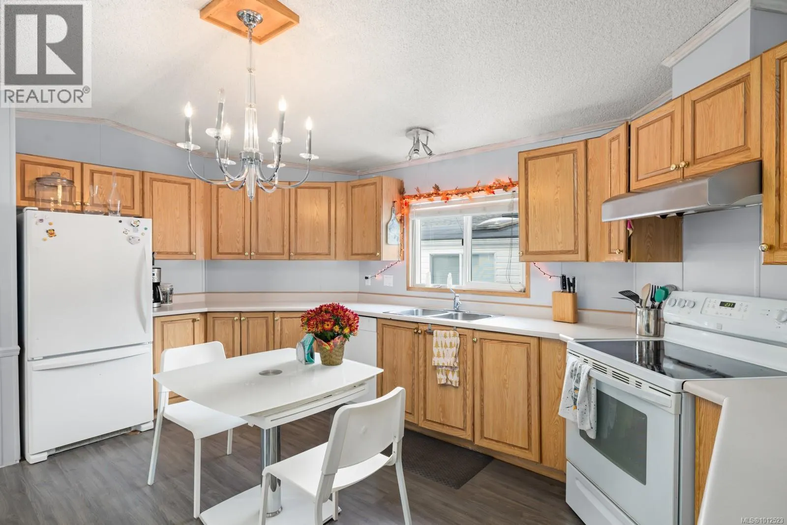11 7401 Central Saanich Rd