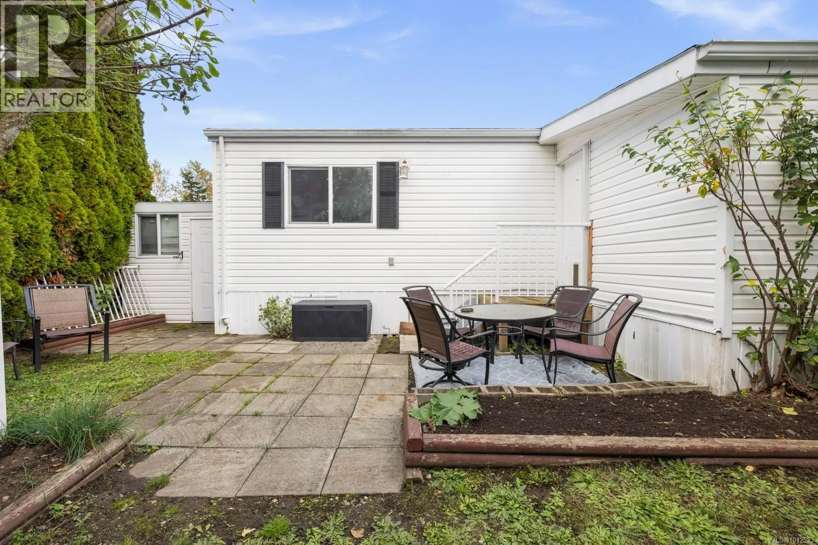 11 7401 Central Saanich Rd