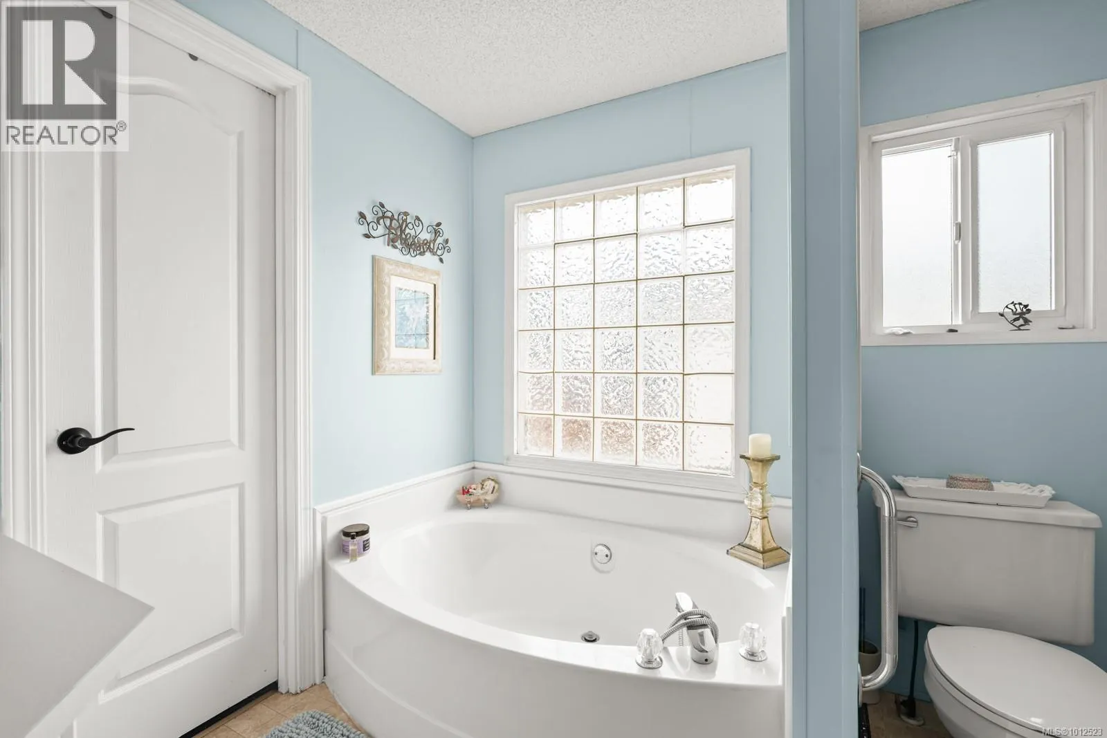 11 7401 Central Saanich Rd