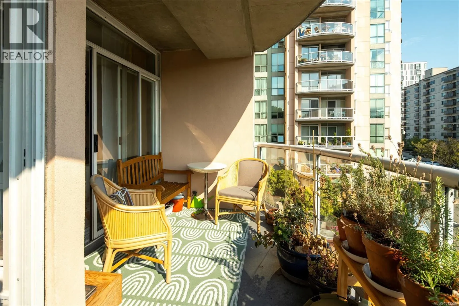 408 1010 View St