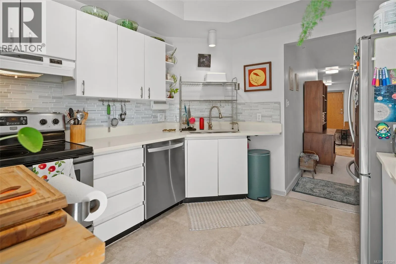 408 1010 View St