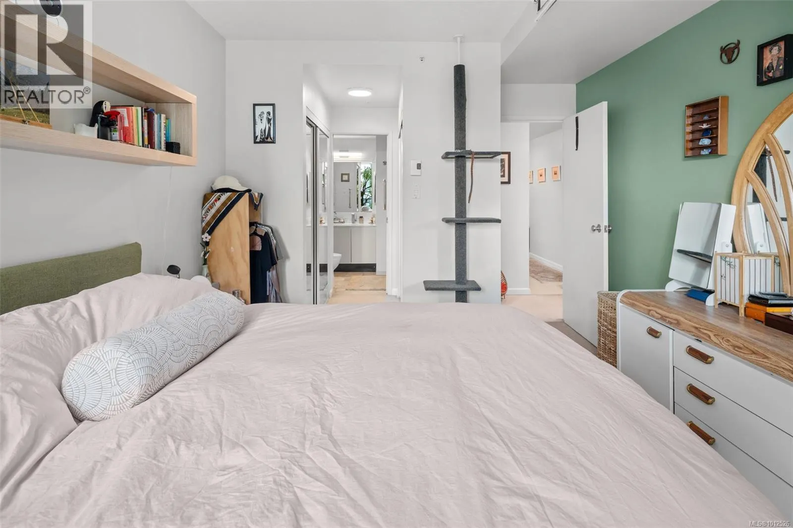 408 1010 View St