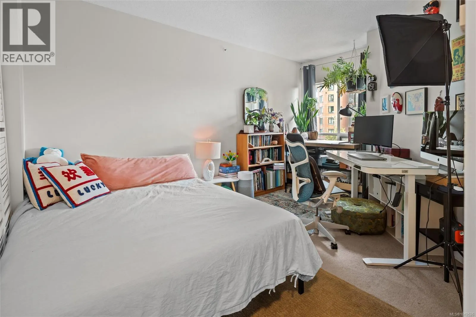 408 1010 View St