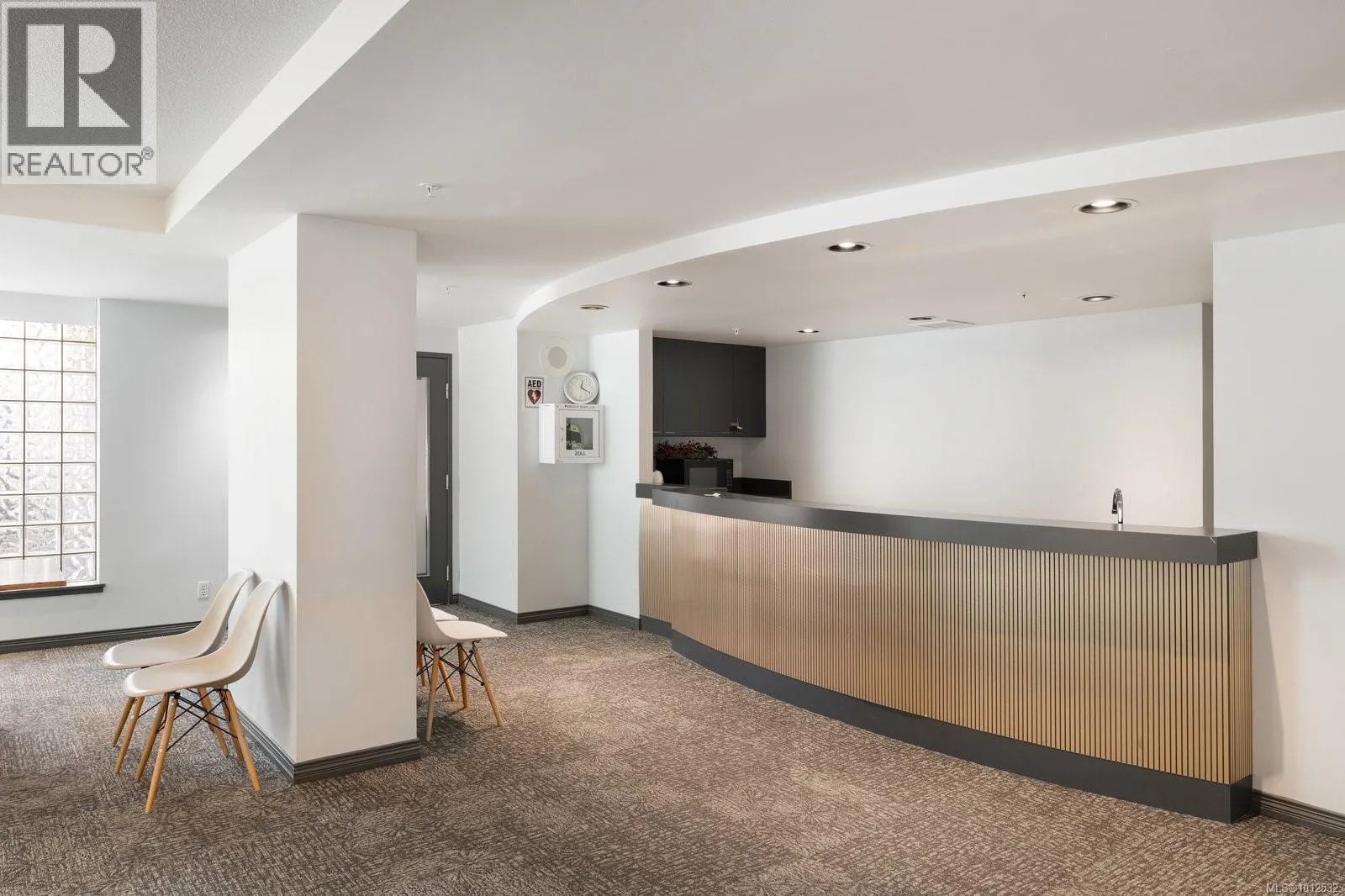 205 1020 View St