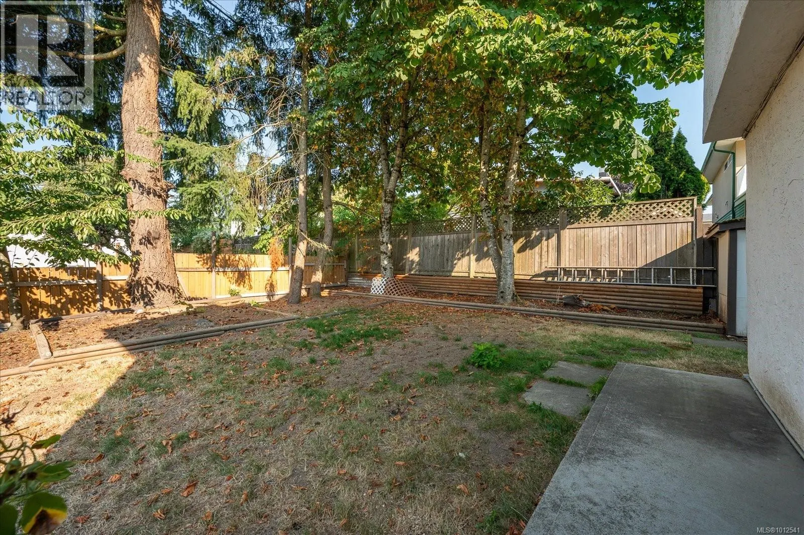 2061 Honeysuckle Terr