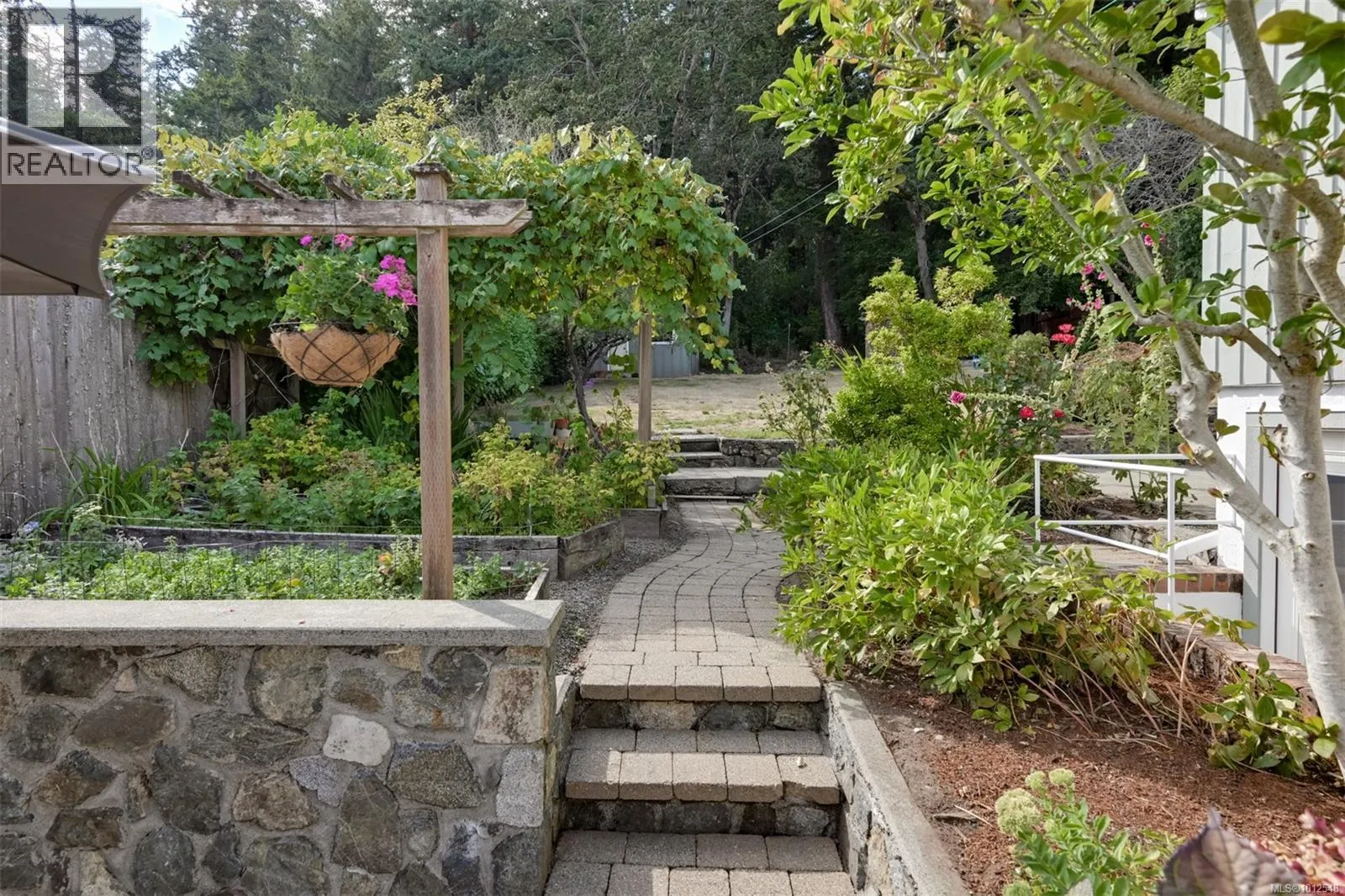 4270 Parkside Cres