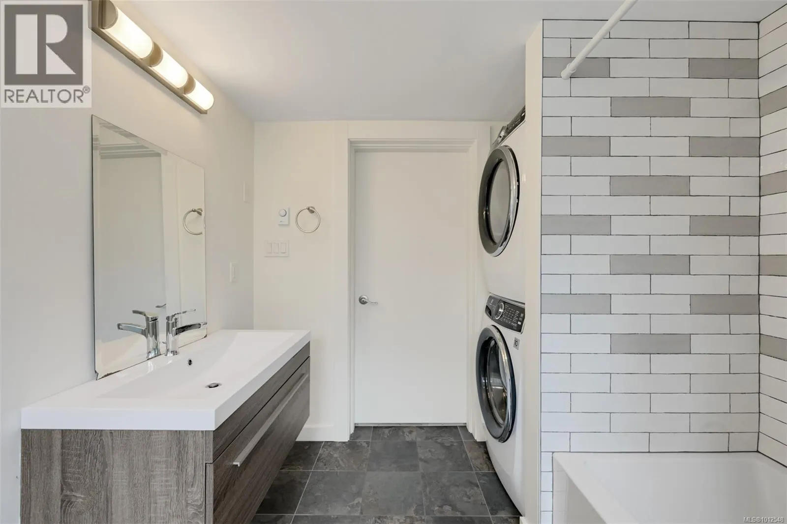 4270 Parkside Cres