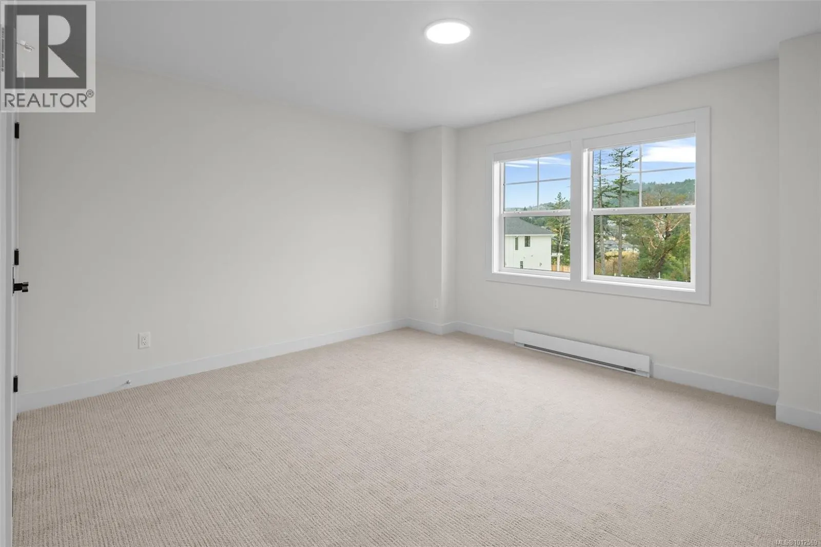 678 Madrona Pl