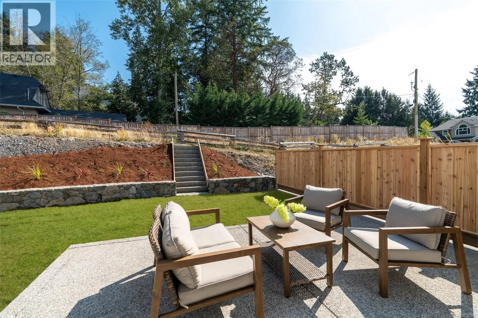 678 Madrona Pl