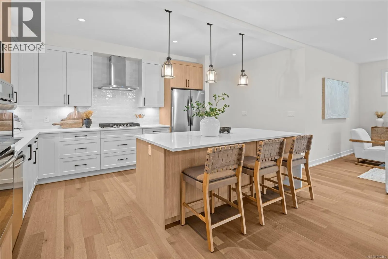 678 Madrona Pl