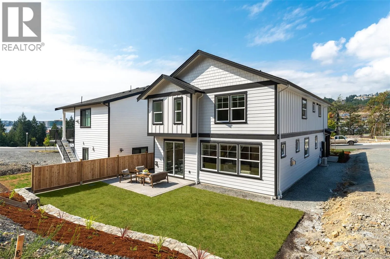 678 Madrona Pl