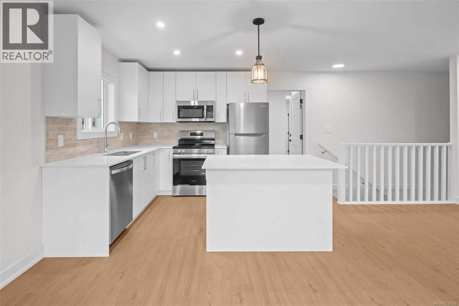678 Madrona Pl